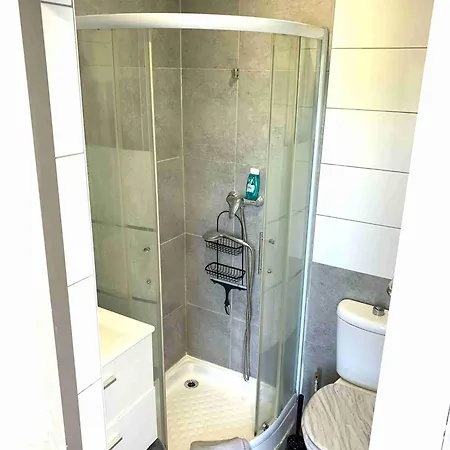 Gogh Apartman *